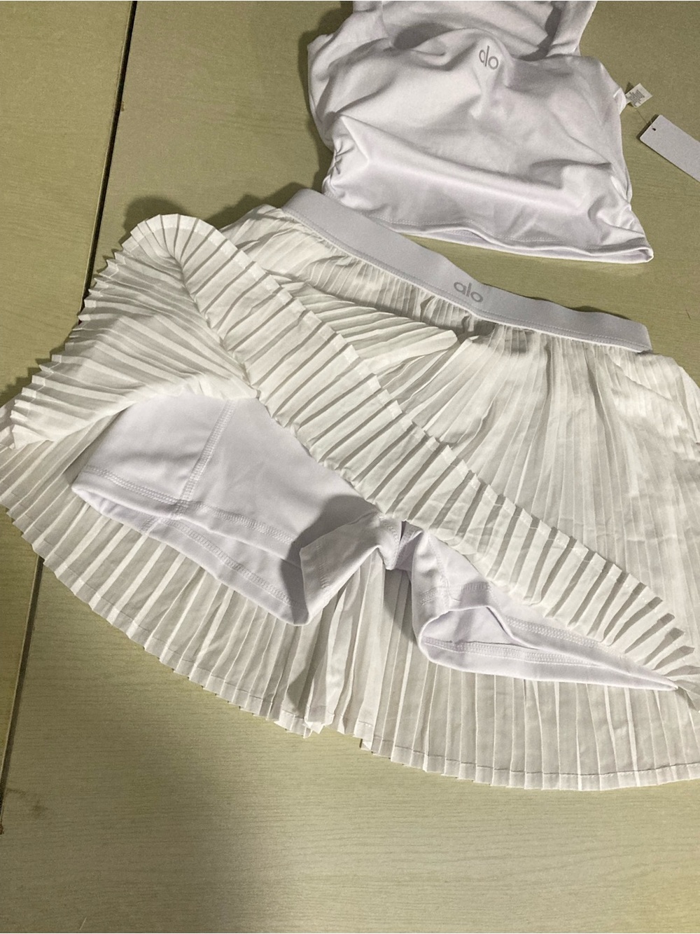 ALO Yoga White Pleated Midi Skirt - Picture 3 of 6